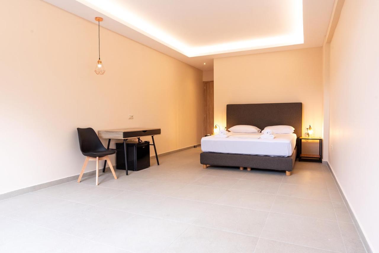 Mini Suites Near Athen'S Airport Free Shuttle From And To Athen'S Airport Spáta Eksteriør billede